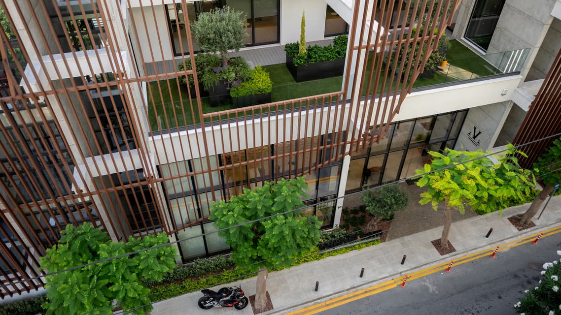 Modern 1290m2 Furnished Office in Vibrant Historical Center